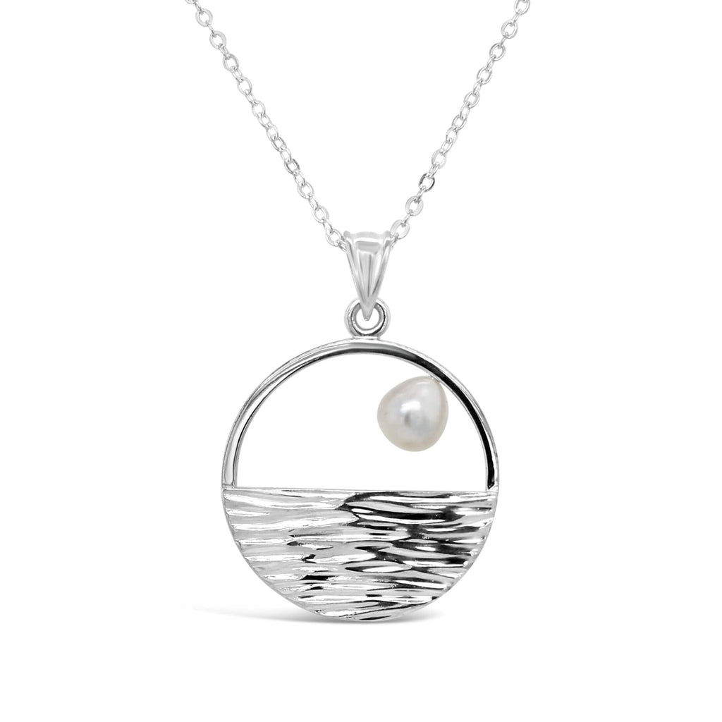  Discover serenity with our Oily Calm Pendant featuring a stunning Keshi Pearl at Latitude Jewellers.