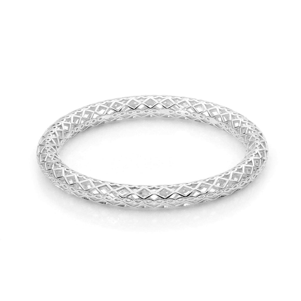 Elevate your style with our exquisite Moroccan Silver Tube Bangle. Crafted with precision and adorned with intricate details, this accessory is a must-have for any jewelry lover.