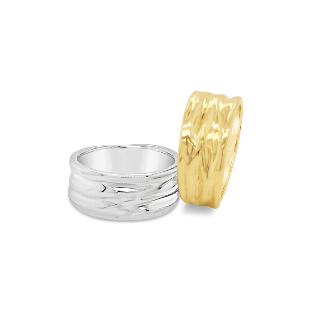 Discover the perfect blend of elegance and tranquility with our Oily Calm Tapered Ring.