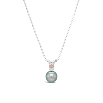 . Elevate your style with our exquisite Pink Argyle Diamond on 9ct White Gold Split Bail Pendant featuring a stunning Abrolhos Island Pearl.