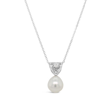  Indulge in elegance with our Sterling Silver Moroccan Pendant, showcasing a radiant South Sea Pearl and a captivating diamond.