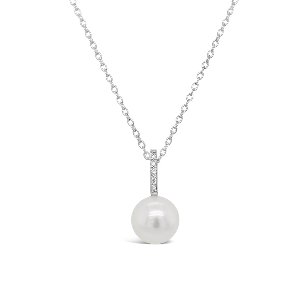 18ct White Gold TCW=0.033ct Diamond and South Sea Pearl Pendant