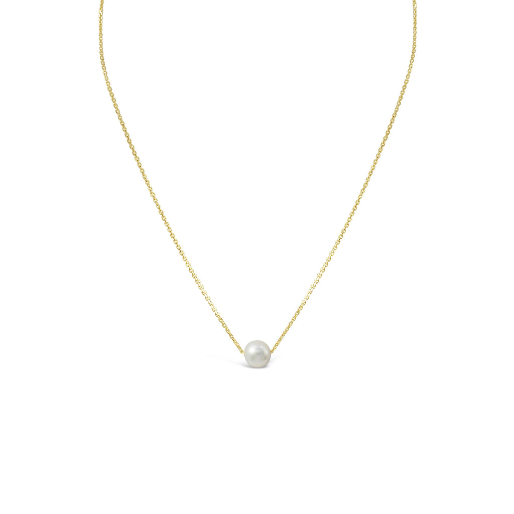 Discover the allure of our yellow gold Moroccan pendant, adorned with a mesmerizing 11mm Abrolhos Island black pearl. Explore our collection at Latitude Jewellers today