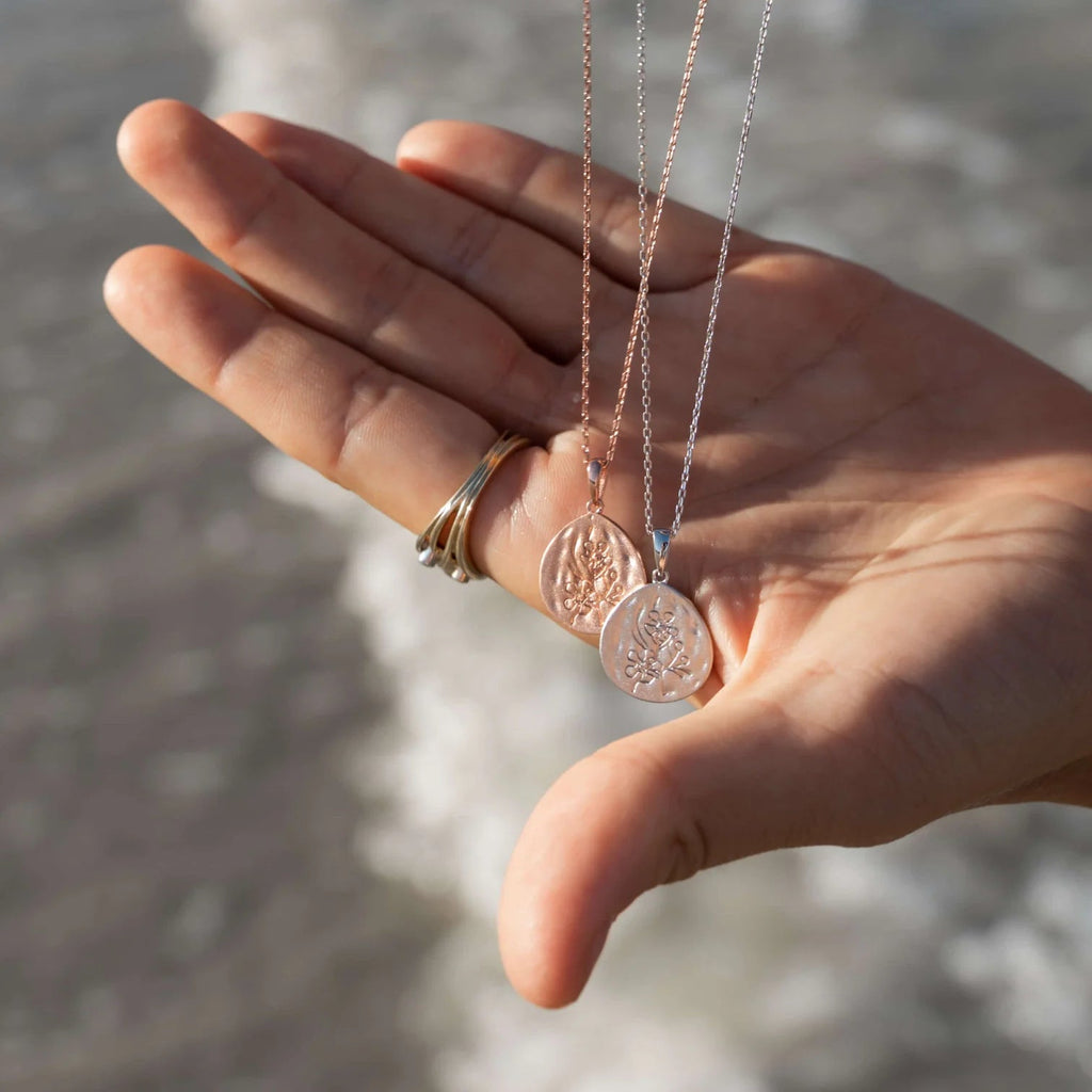 Infinity Necklace Australia: Elegant Symbolism Unveiled