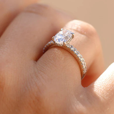 Unveiling the Allure: Latest Trends in Engagement Rings for 2024
