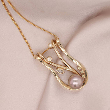 Pearl and Diamond Lexi Pendant in Gold