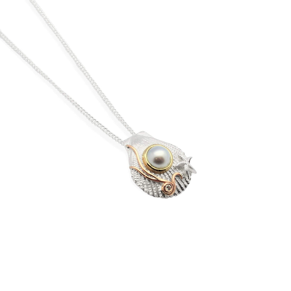 Petite Pelsaert Scallop Pendant