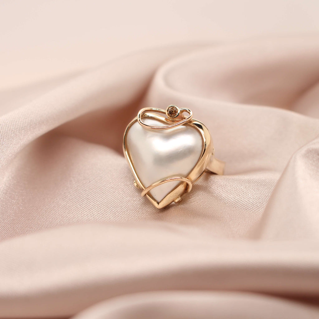 Yellow Gold Ring with Heart-Shaped Mabe Pearl