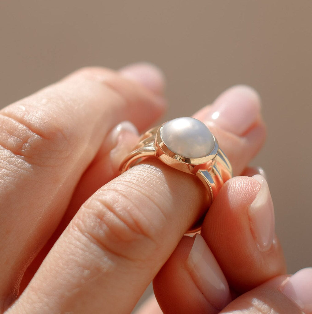Oily Calm Tapered Ring with Pearl