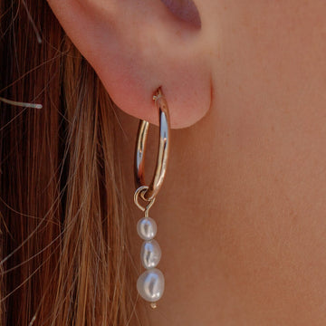 Elevate your style with our Keshi drop earrings - the perfect accessory for any occasion.