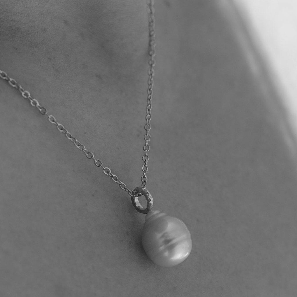 Oceans 12 Pendant Abrolhos Pearl