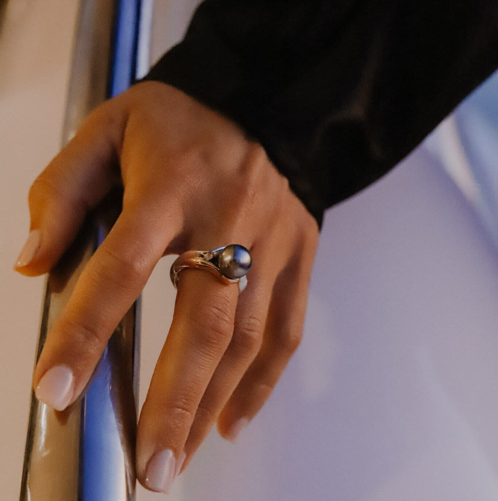 Oily Calm Pearl Ring