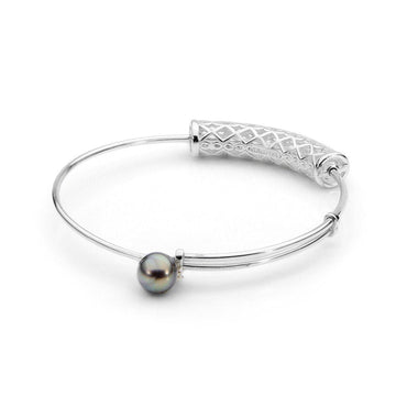 Elevate your style with our exquisite Moroccan Bangle in silver. A timeless piece that adds a touch of elegance to any outfit.