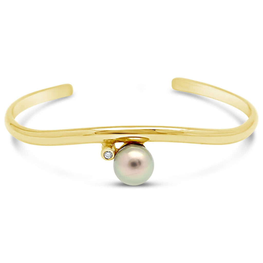 Elevate your style with our Skyline Cuff - a stunning combination of Abrolhos Pearl and Diamond, inspired by the moon and the first star that rises.
