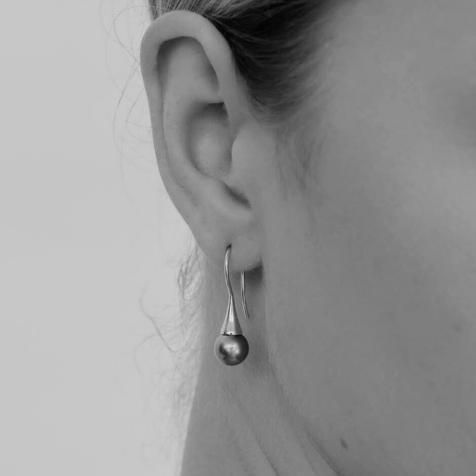 Short Flute Earrings with Abrolhos Pearls