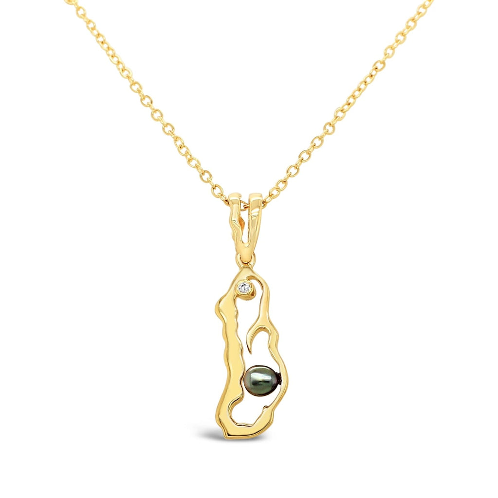 Elevate your style with the Basile Island Pendant featuring a stunning Abrolhos Island pearl and diamond. Discover the perfect blend of elegance and nature at Latitude Jewellers.