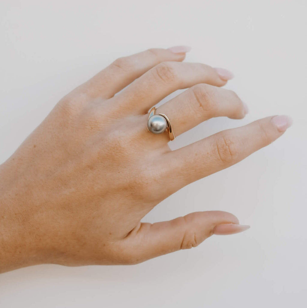 Swirl Ring with Abrolhos Pearl