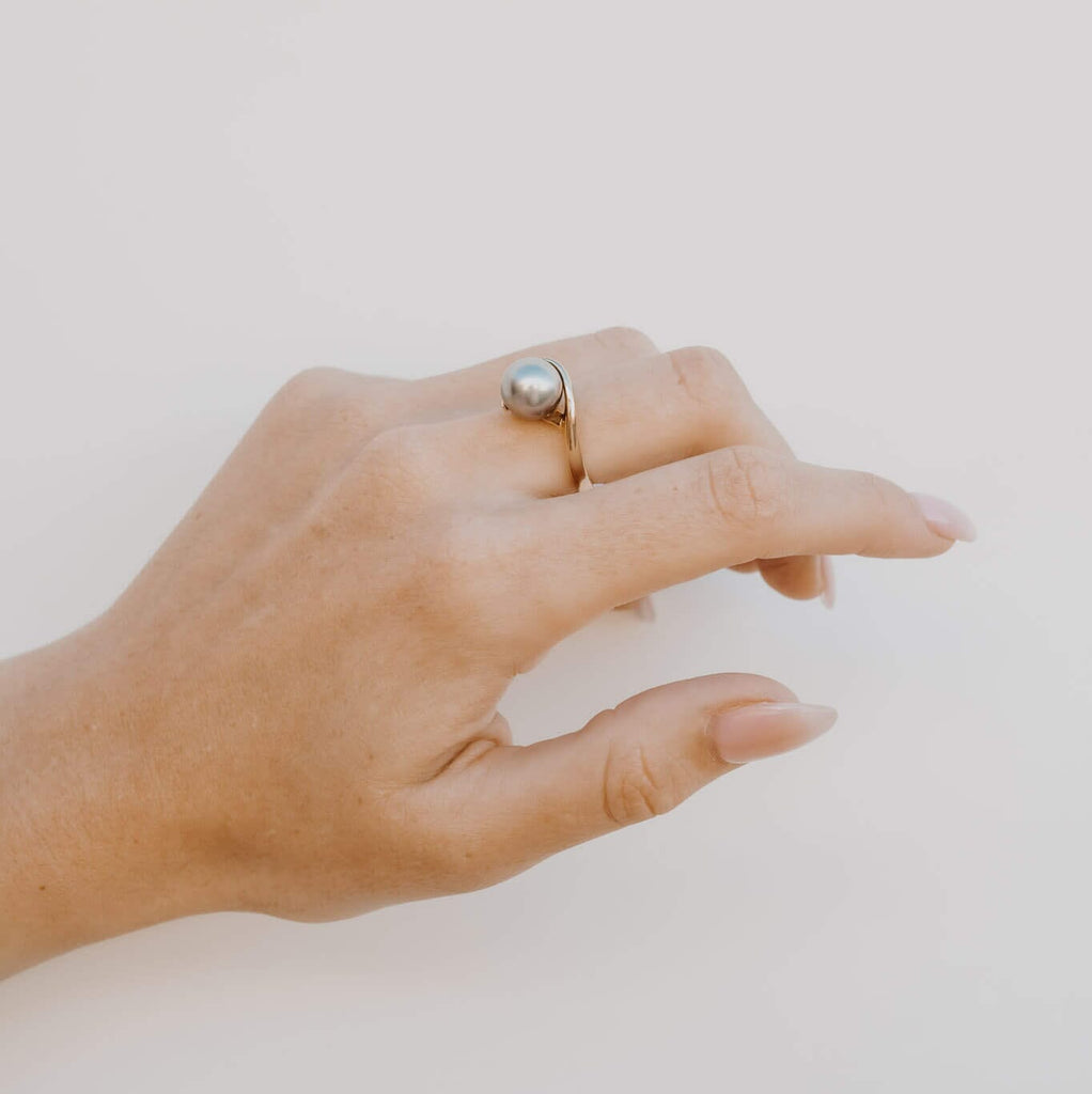 Swirl Ring with Abrolhos Pearl