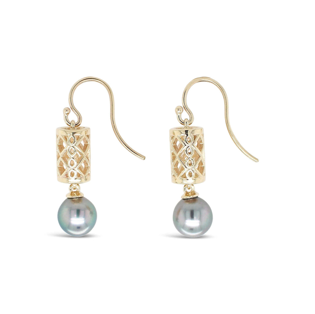  Elevate your style with our exquisite Moroccan cylinder earrings featuring stunning Abrolhos pearls in a luxurious gold setting.
