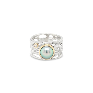 Oily Calm and Coral Ring with Black Pearl and Diamond