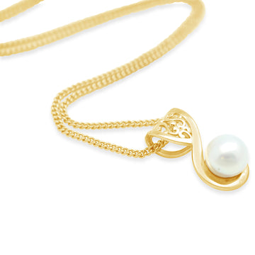 Filigree Swirl Pendant in Yellow Gold with South Sea Pearl