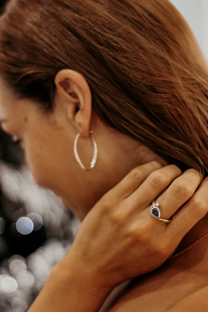 Australian Sapphire Swirl & Diamond Ring