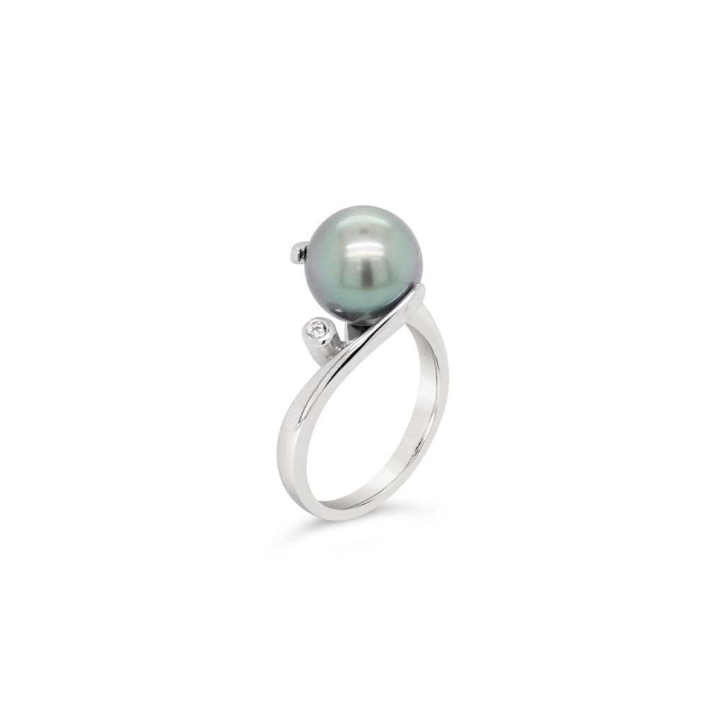 9ct White Gold Twist Swirl Ring featuring Abrolhos Island Black Pearl