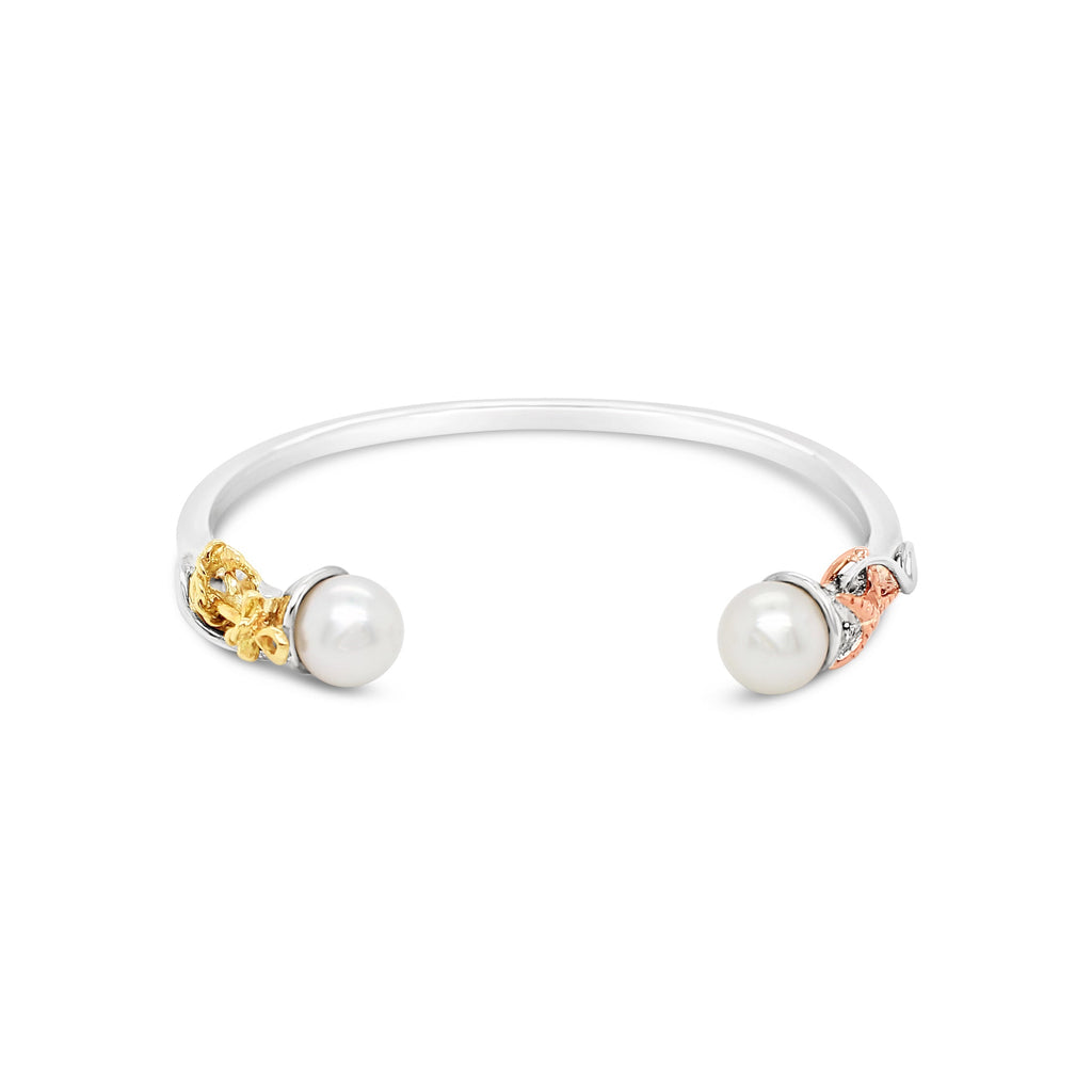 Elevate your style with the Basile Essence Cuff, a stunning silver accessory adorned with South Sea pearls. Discover the perfect blend of elegance and sophistication at Latitude Jewellers.