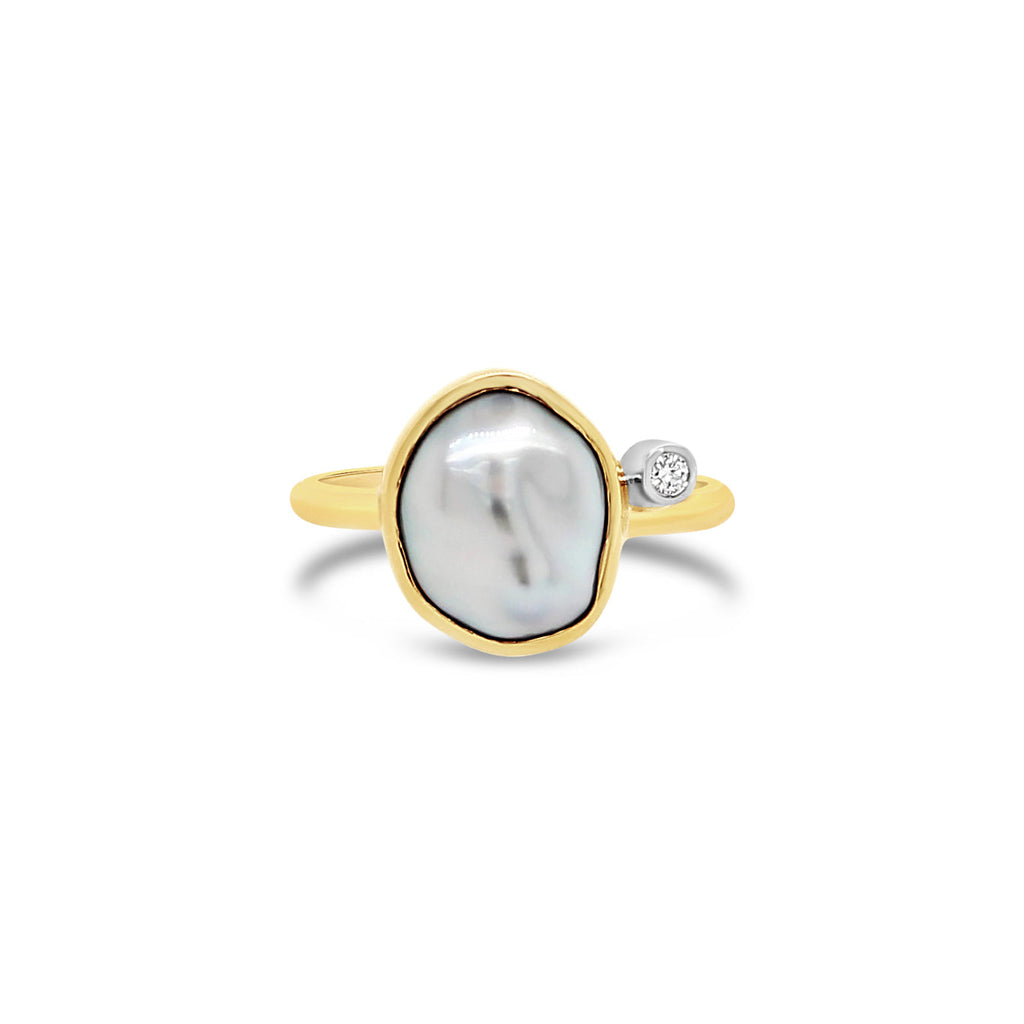 Elevate your style with our exquisite Abrolhos Keshi Pearl Ring in Gold, adorned with a dazzling diamond. Discover timeless elegance at Latitude Jewellers.
