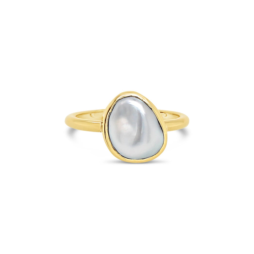 Elevate your style with our exquisite Abrolhos Keshi Pearl Ring in gold - a timeless piece that exudes elegance and sophistication.