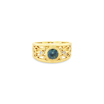 Filigree Ring in Yellow Gold with Sapphire