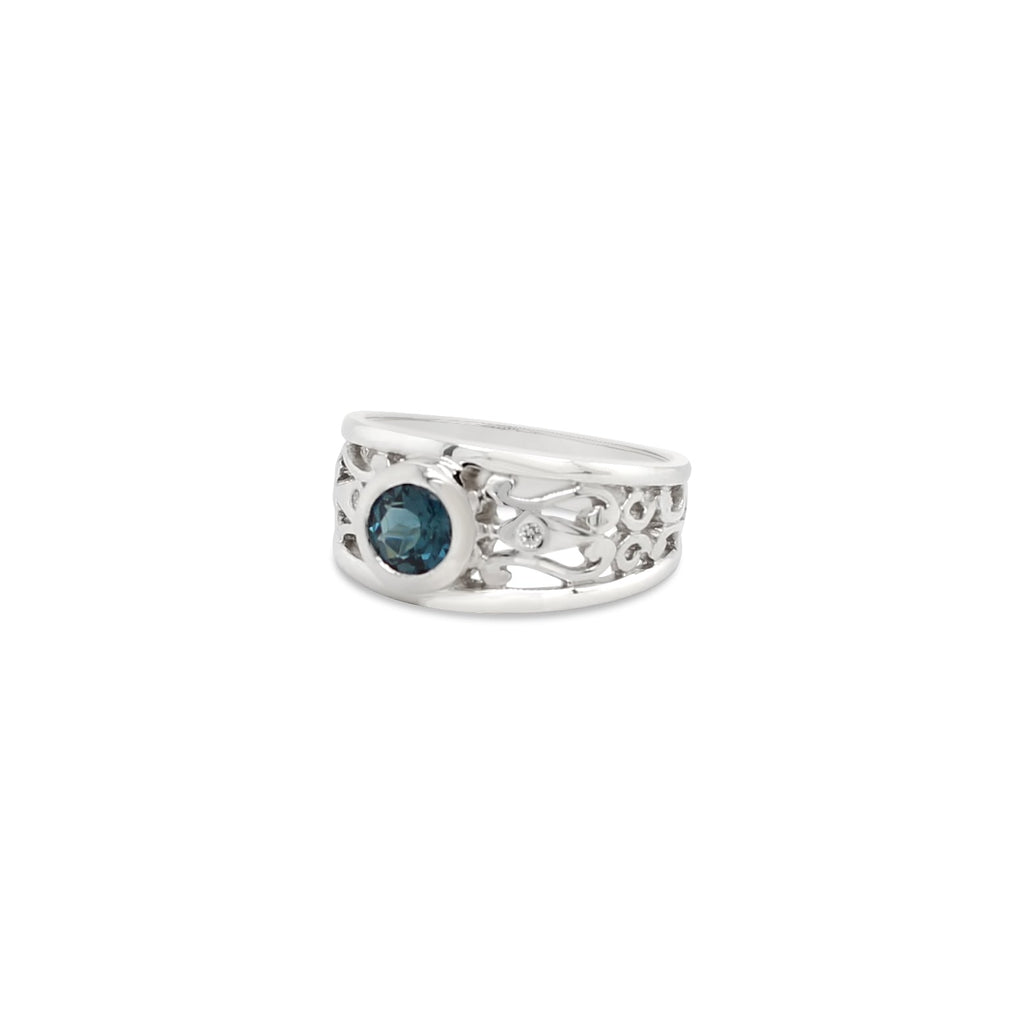 Filigree Ring in Silver with Topaz