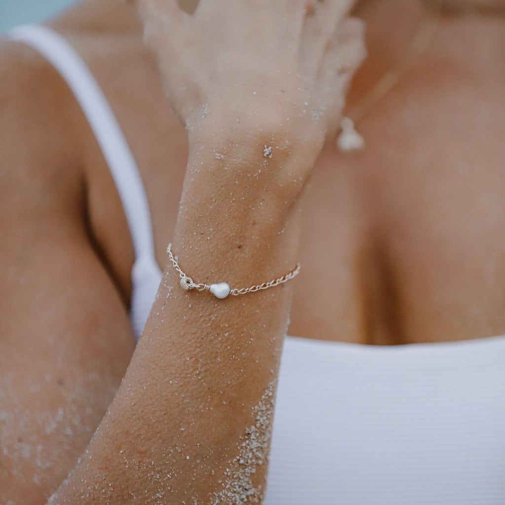 Gold Bracelet with Keshi Pearl and Spiral Shell