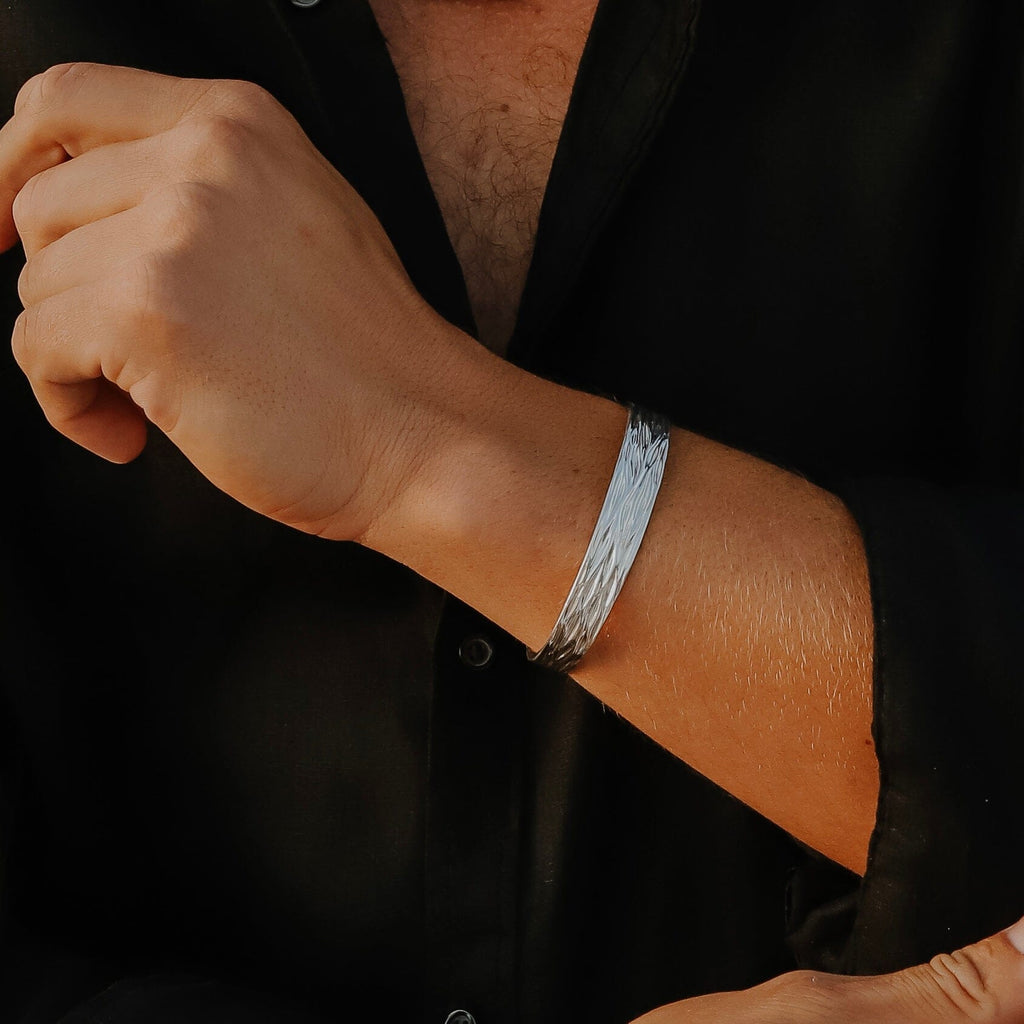 Oily Calm Cuff