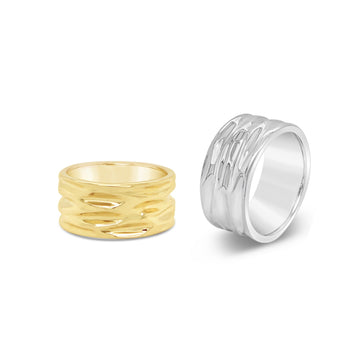 Discover the perfect balance of elegance and tranquility with our Oily Calm Wide Ring.