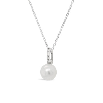 18ct White Gold TCW=0.033ct Diamond and South Sea Pearl Pendant