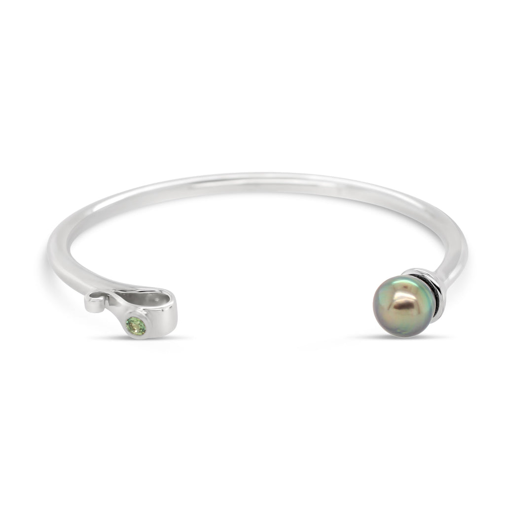 Elevate your style with the exquisite Silver Anchor Abrolhos Pearl from Latitude Jewellers.